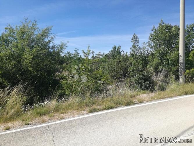 Prekrasna građevna parcela nadomak Roškog slapa, 6.691 m² - 3