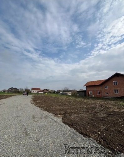 Prodajem gradjevinske parcele u Borci - 3