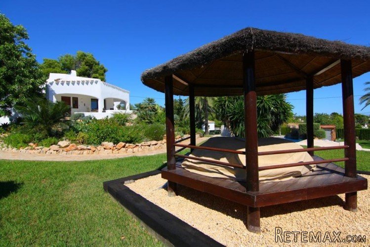 This impressive Ibiza style villa is located within walking.. - 3