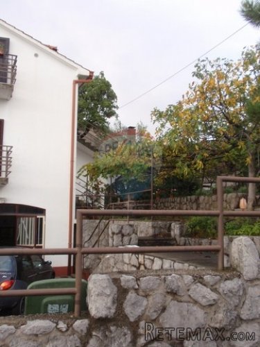 Kuća sa 2 stana i PP i 1.000 m2 okućnice, na dobroj lokaciji - 4