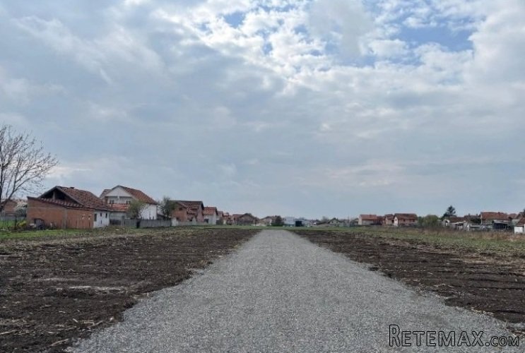Prodajem gradjevinske parcele u Borci - 4