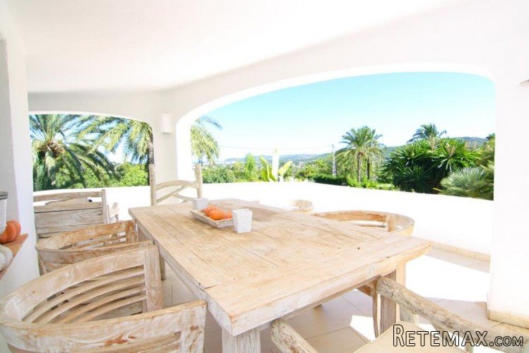This impressive Ibiza style villa is located within walking.. - 4