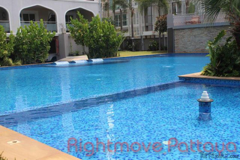 1 Bedroom Condo for sale in Pratumnak -..
