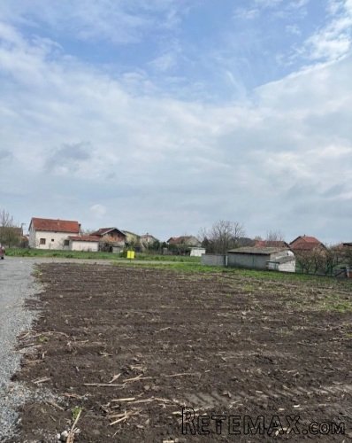 Prodajem gradjevinske parcele u Borci - 6