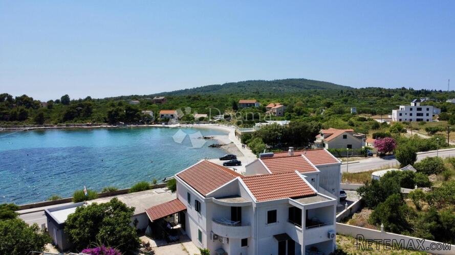 Samo u Dogmi! Hvar, 10m od plaže, prekrasna kuća sa 4 apartm