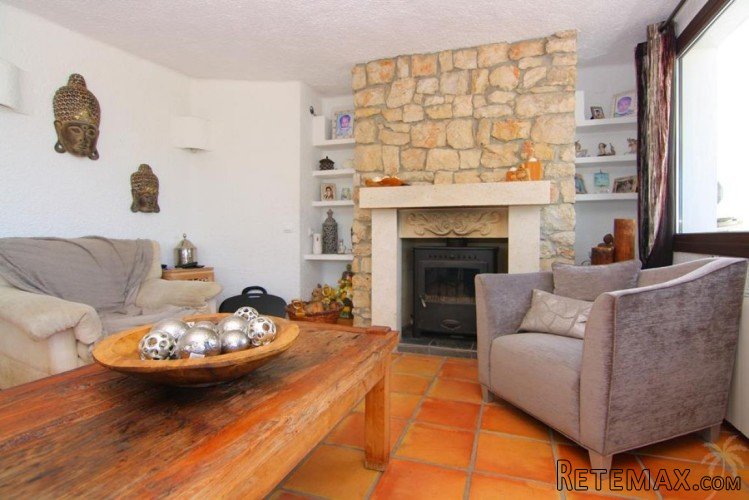This impressive Ibiza style villa is located within walking.. - 6