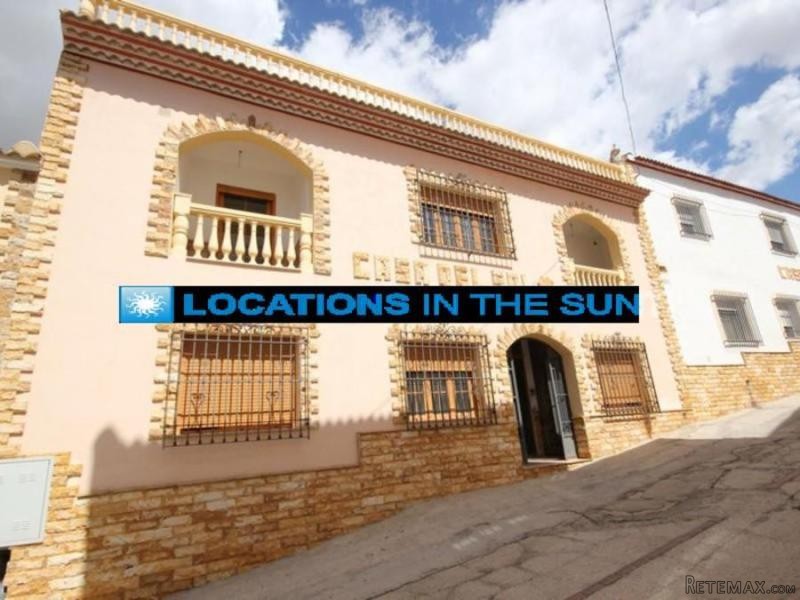 Town House / Village House in Oria