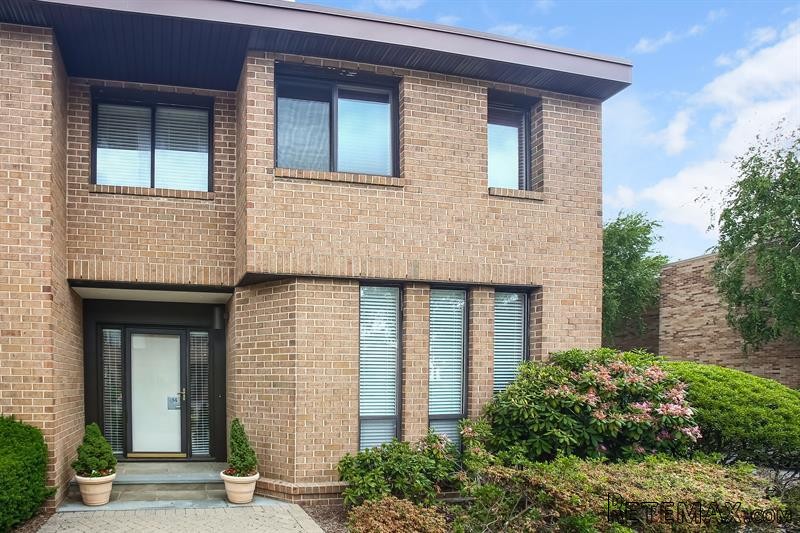 2 bedroom House For Sale: 14 Waters..