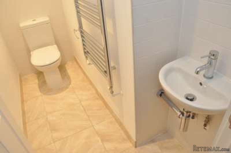 Single with double bed near Canary.. - 2