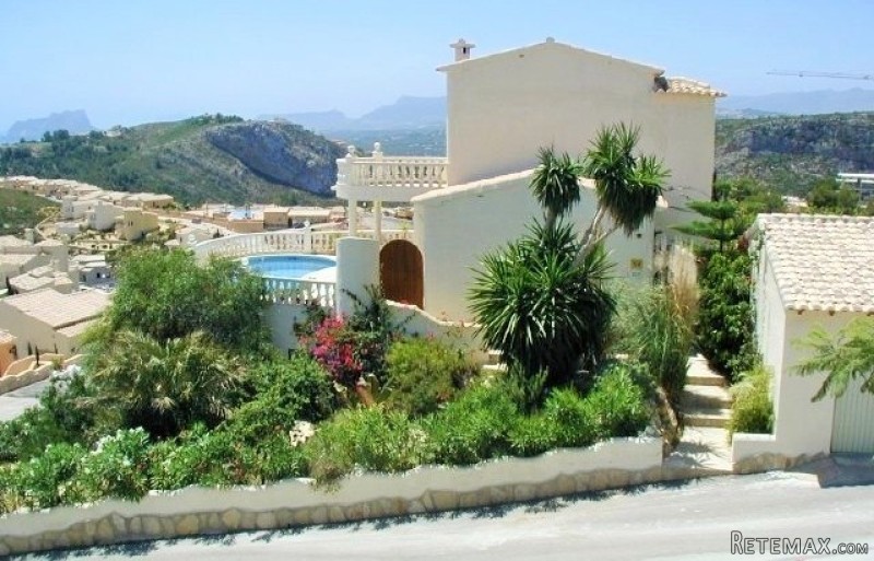 Magnificent 3 Bedrooms 3 Bathrooms..