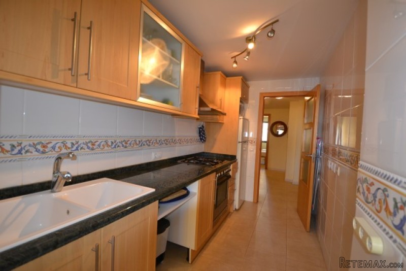 V1477 - A Modern 3 Bedroom Apartment In.. - 2