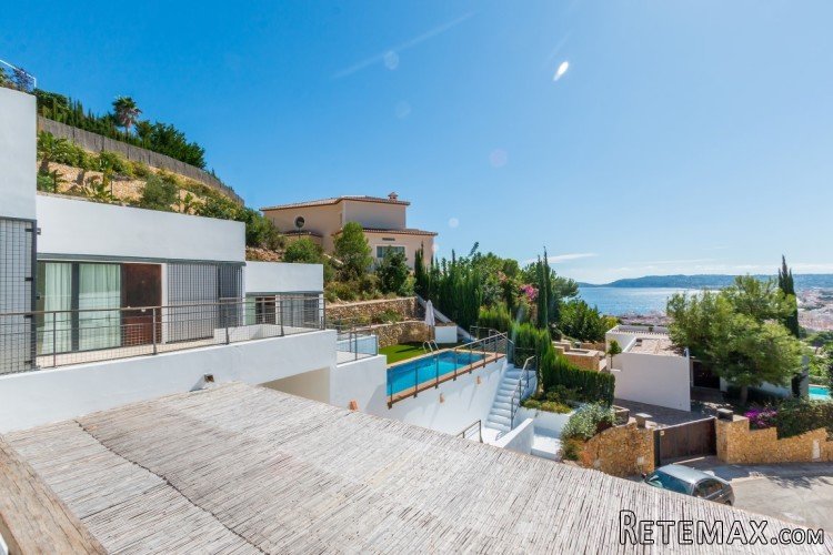 With the port of Javea located just a few hundred meters.. - 2