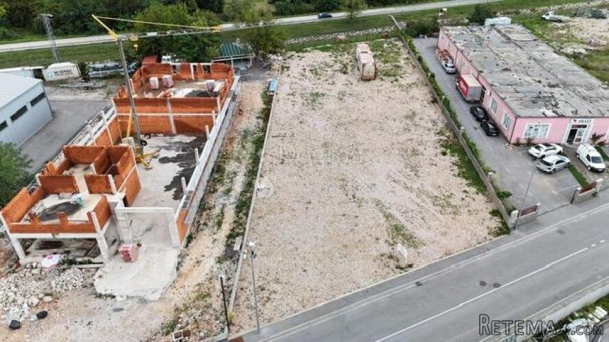 Rijetka prilika - građevinsko zemljište za poslovne hale na - 3