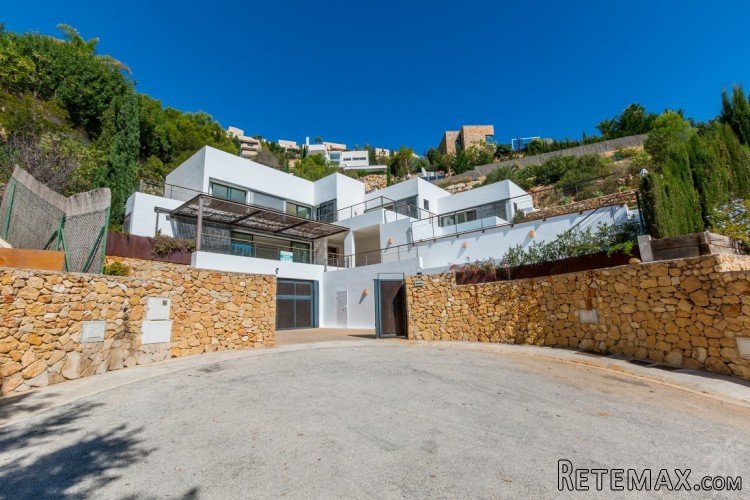 With the port of Javea located just a few hundred meters.. - 3