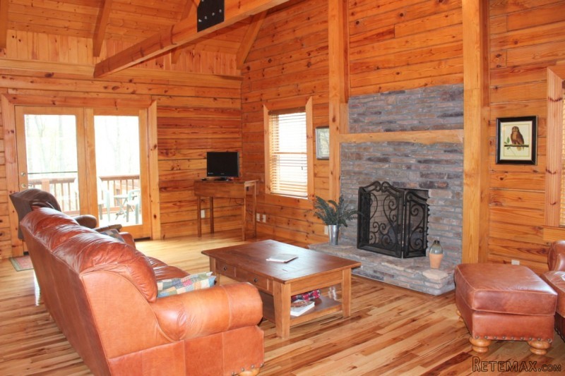 Jim Barna Log Cabin - 2