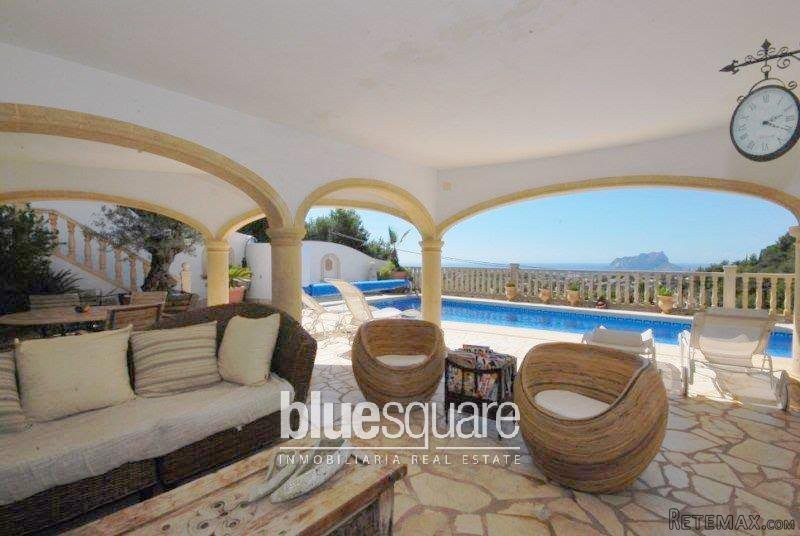 Beautiful large 5 bedroom villa with..