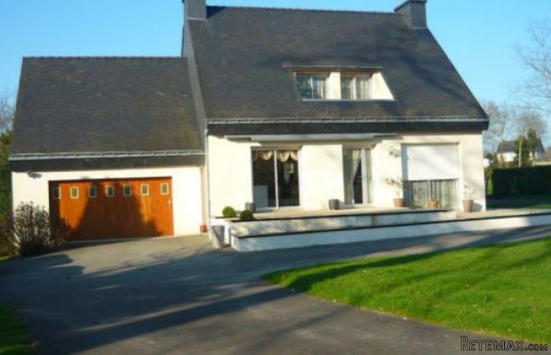 Detached House with Nice Garden