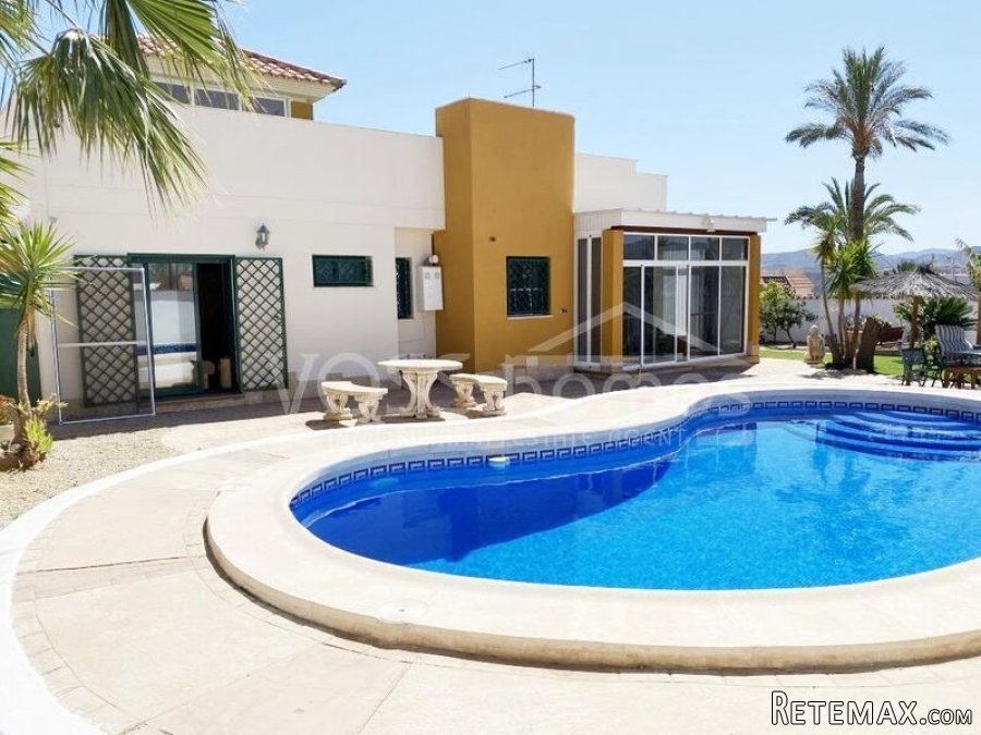 NEW & EXCLUSIVE LISTING FOR VOSS HOMES - A modern, homely.. - 2