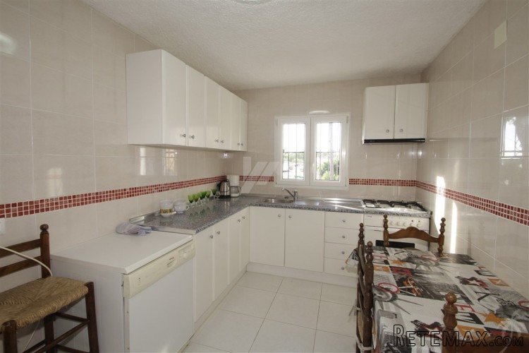 This villa is located just 1,5 km from Moraira village and.. - 3