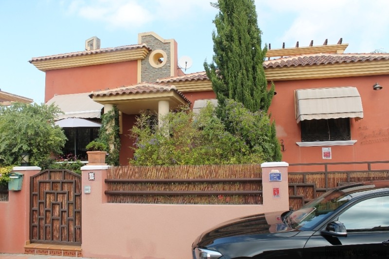 3 Bedrooms - Villa - Alicante - For Sale