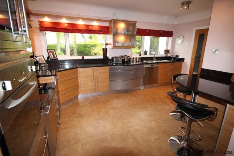 5 bedroom, Detached House house for sale - 2