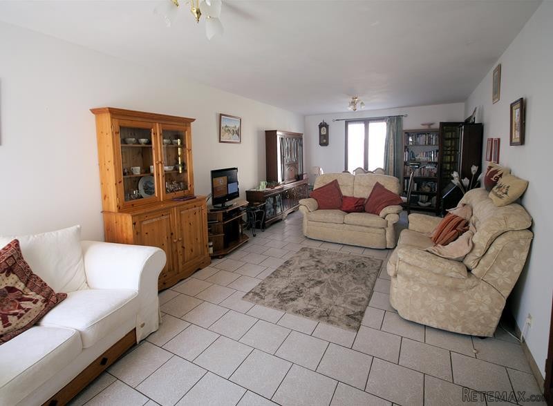 Modernised 3 Bedroom Spacious Village.. - 2