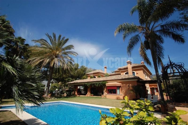 Villa For Sale In Altos Reales..