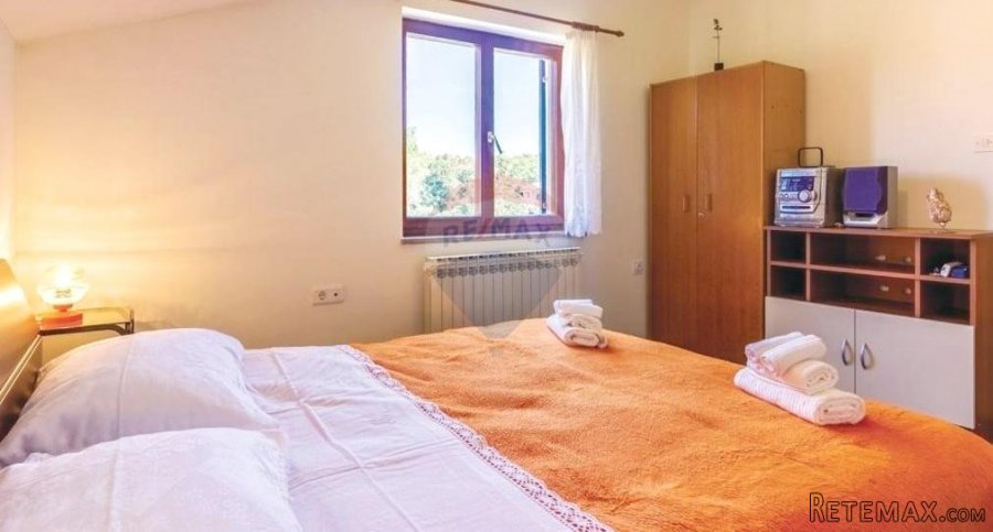 Istra, Pula - Barbariga, samostojeća kuća s pogledom na more - 9