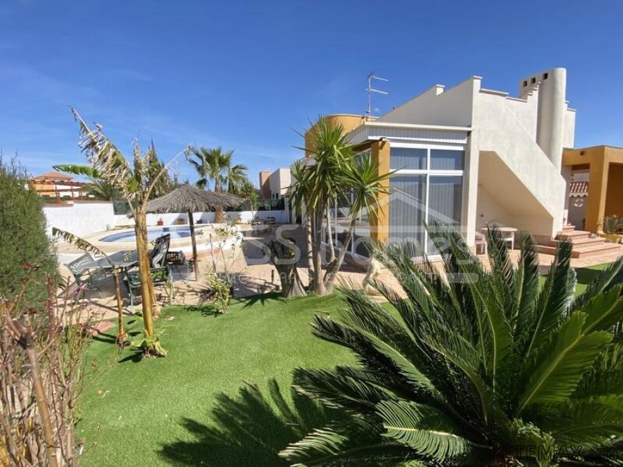 NEW & EXCLUSIVE LISTING FOR VOSS HOMES - A modern, homely.. - 9