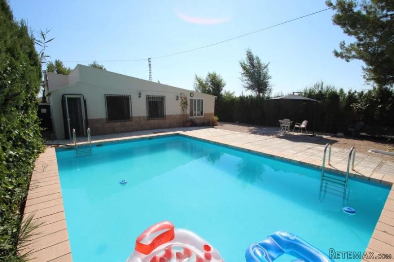 Villena Villa with pool and Separate..