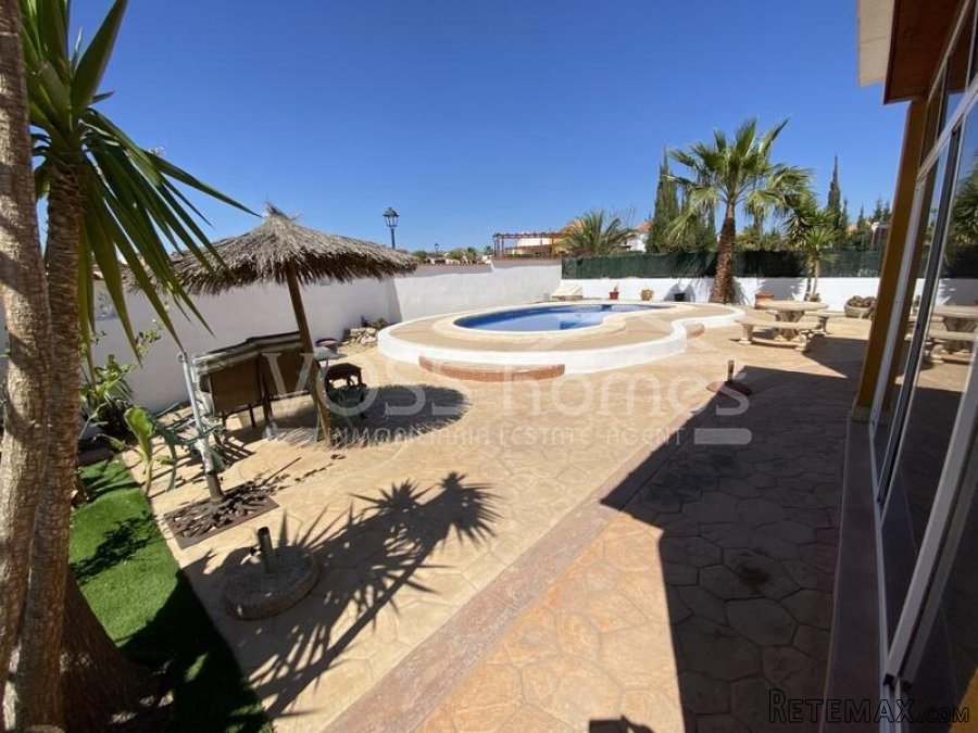 NEW & EXCLUSIVE LISTING FOR VOSS HOMES - A modern, homely.. - 10