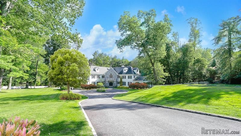 5 bedroom House For Sale: 2 Simmons..