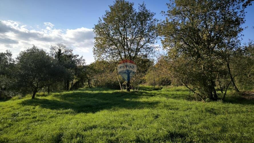 Istra, Marčana - građevinsko zemljište, površine 500m2 - 2