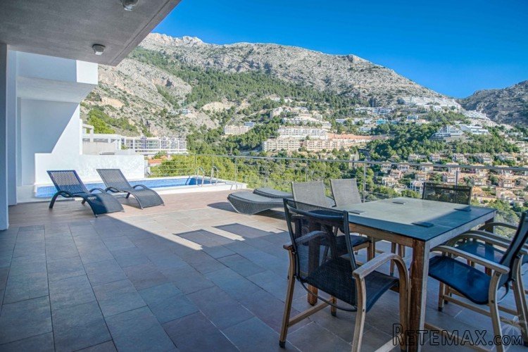 This villa is located in a quiet residential of 14 houses.. - 2