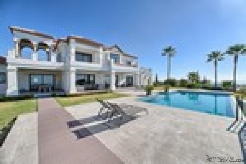5 Bedrooms - Villa - Malaga - For Sale