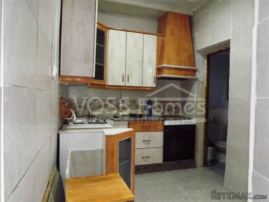 A two storey 4 bed, 1 bath Town house of 123m2 walking.. - 4