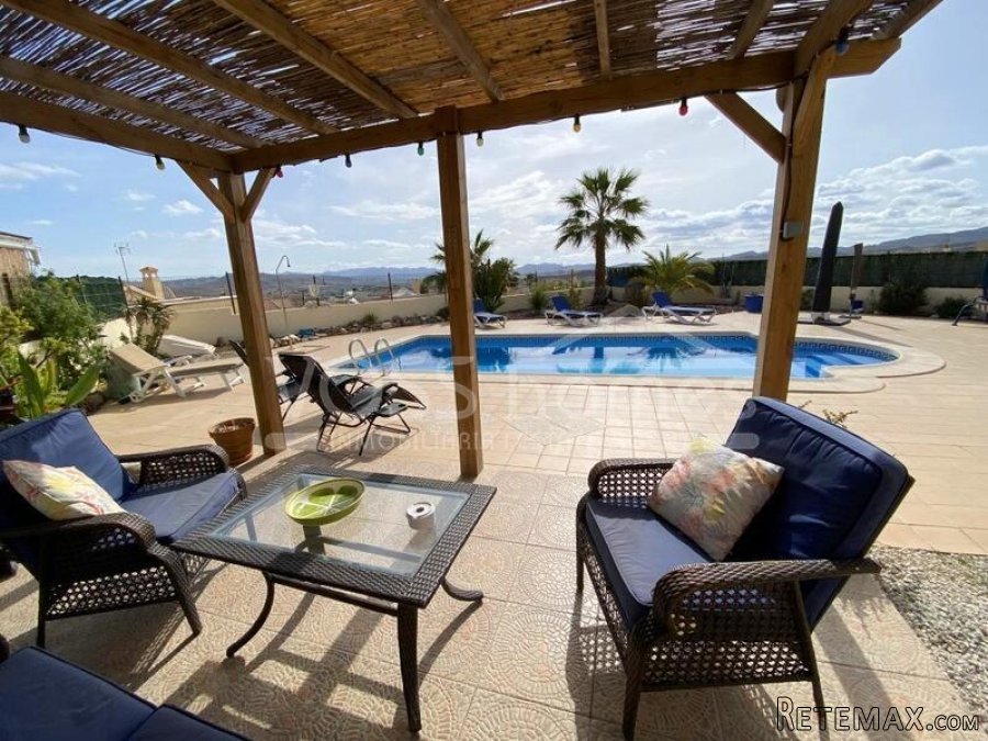 NEW & EXCLUSIVE LISTING WITH VOSS HOMES - A stunning.. - 4