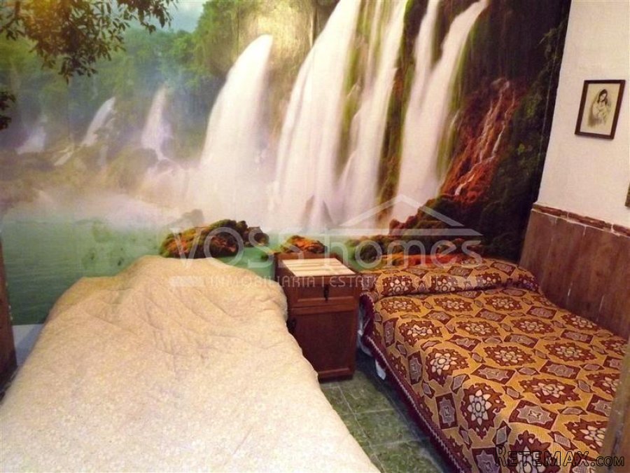 A two storey 4 bed, 1 bath Town house of 123m2 walking.. - 6