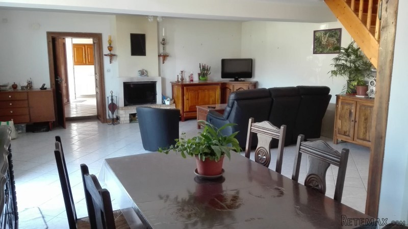 Stone Longer For Sale With Garden.. - 2