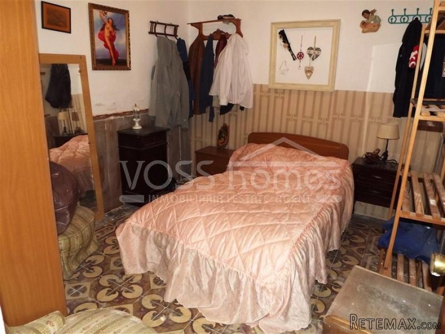 A two storey 4 bed, 1 bath Town house of 123m2 walking.. - 7