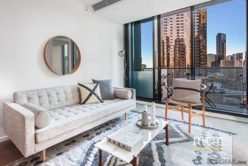 Stylish and Sophisticated Living in.. - 2