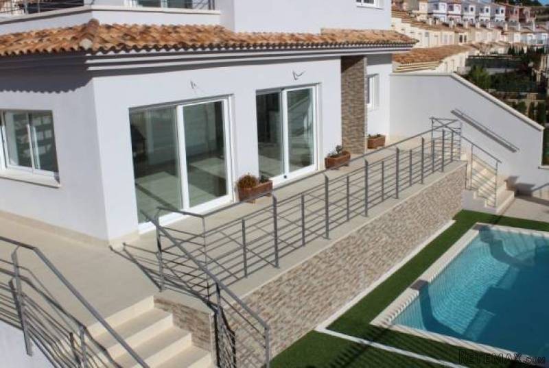 3 Bedroom 3 Bathroom Villa In El..