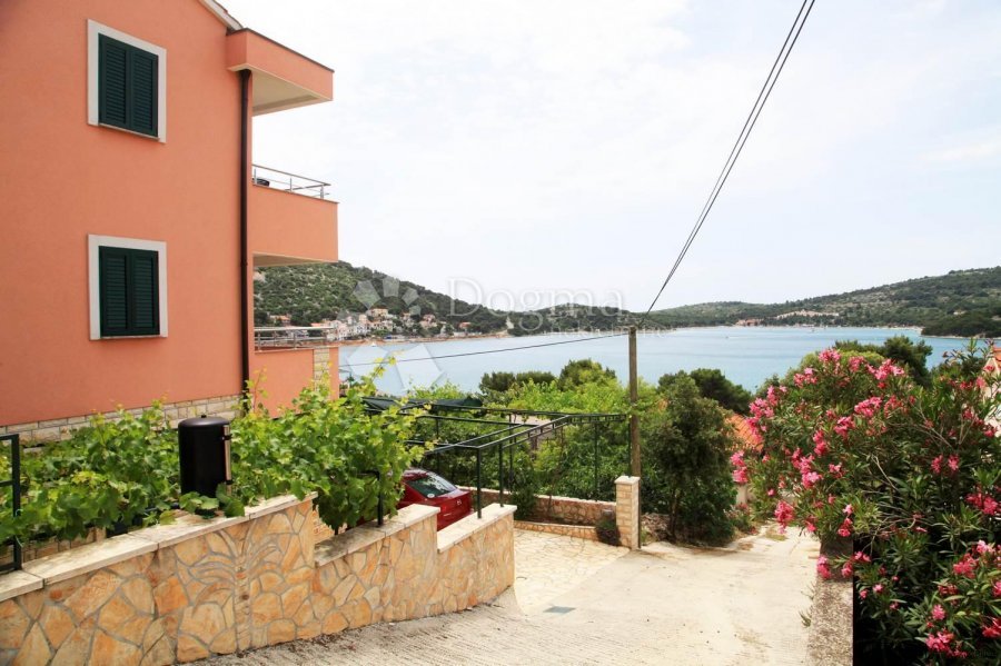 TISNO STAN OD 175 m2 U PREKRASNOJ APARTMANSKOJ KUĆI NADOMAK