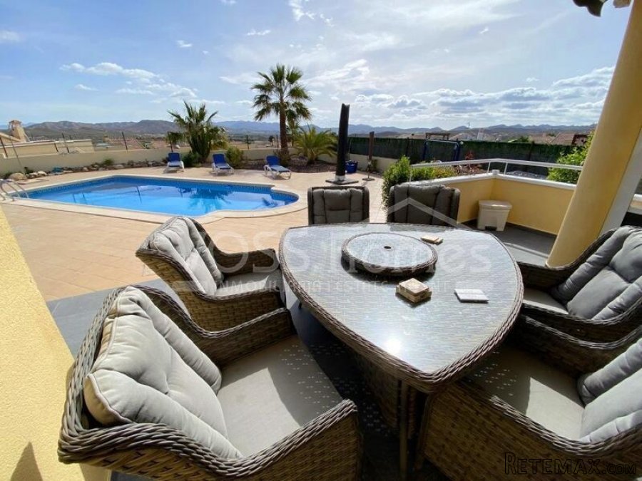 NEW & EXCLUSIVE LISTING WITH VOSS HOMES - A stunning.. - 10