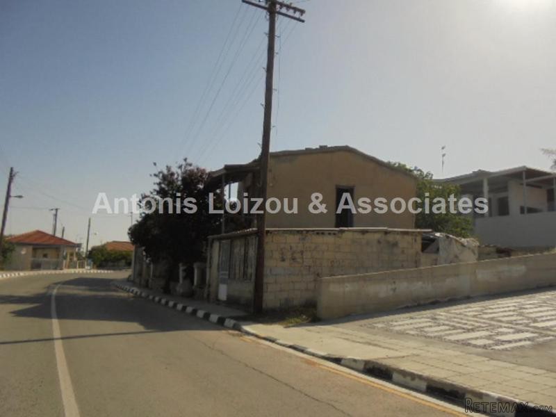 298m2 Plot in Malounta - 2