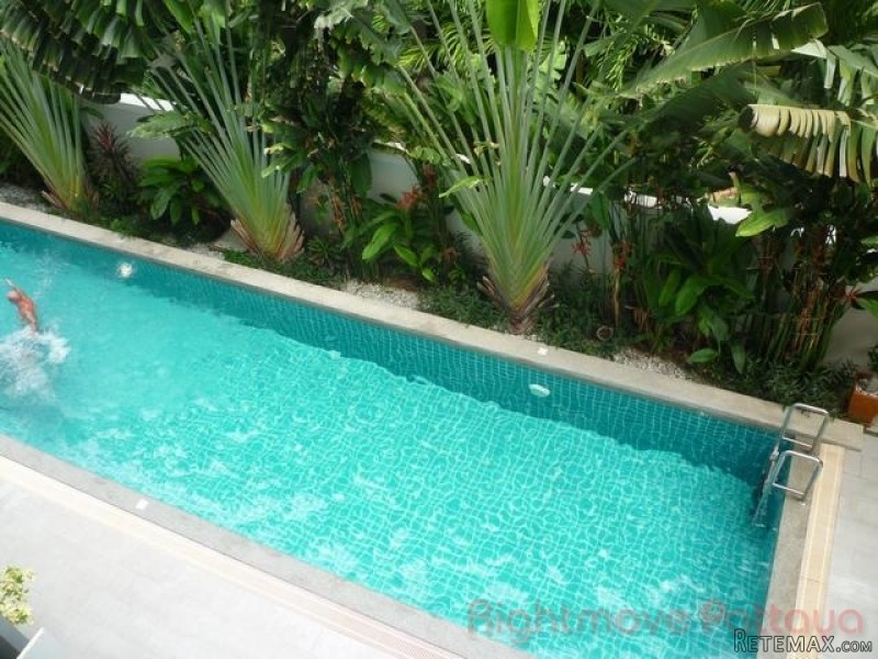 2 Bedroom Condo for sale in Pratumnak -..