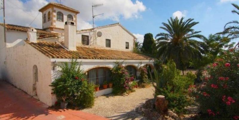 5 Bedroom 2 Bathroom Villa in Javea.