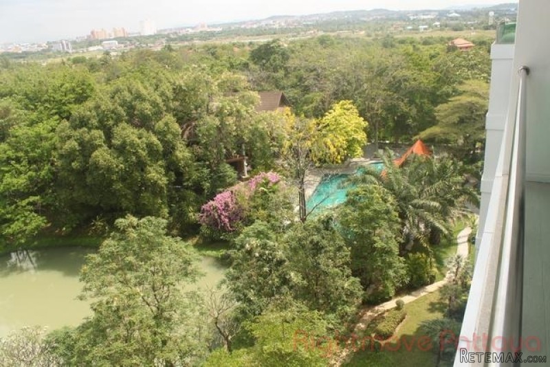 2 Bedroom Condo for sale in Jomtien -..