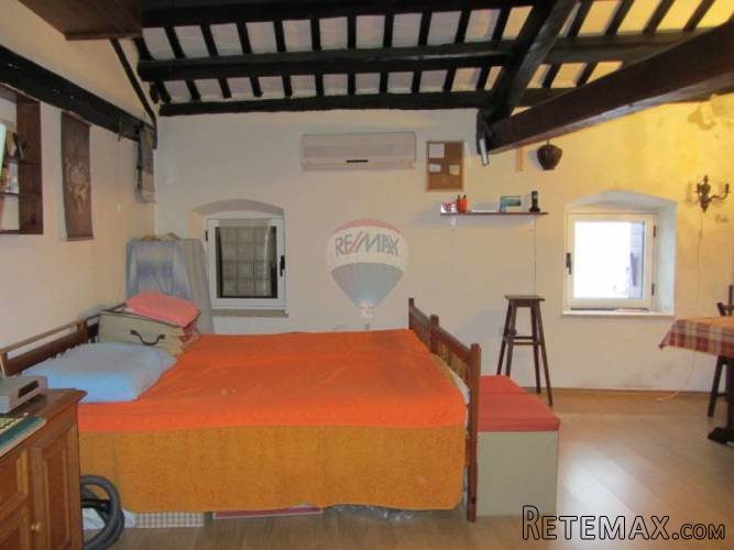 Rovinj-renovirana kuća u Careri s dva studia i poslovnim...