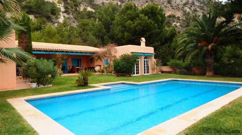 Charming villa with splendid view..